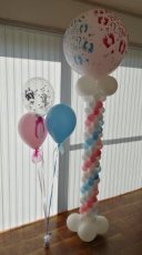 Ballonzuil en trosje helium ballonnen gender reveal